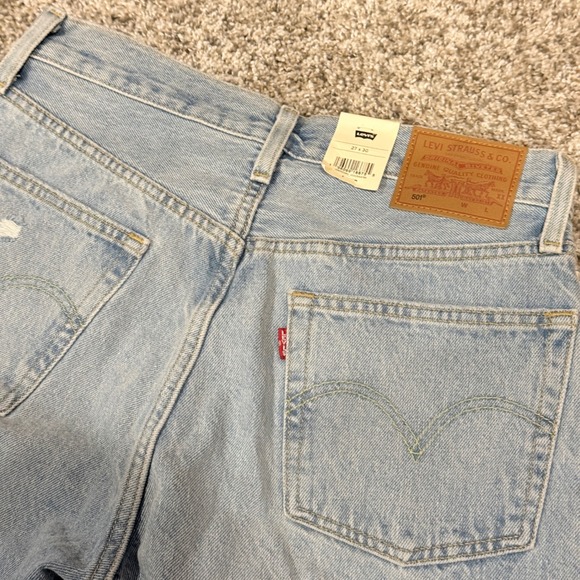 Levi's 501 Original Premium Light Wash NWT Distressed Button Fly Jeans W27 L30 - Picture 13 of 13
